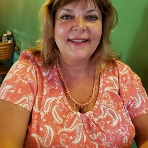 Meet your Posher, Larissa